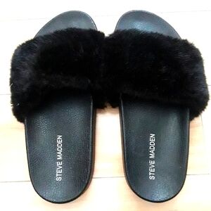 STEVE MADDEN BLACK SANDAL WITH BLACK FUZZY FUR